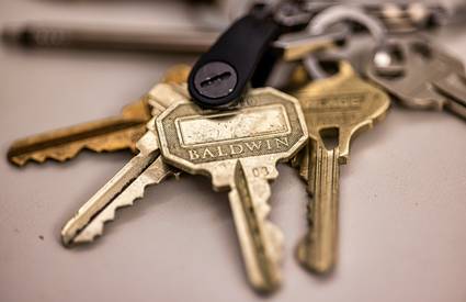 Apartment keys and rental contract, representing the security deposit process in Ohio