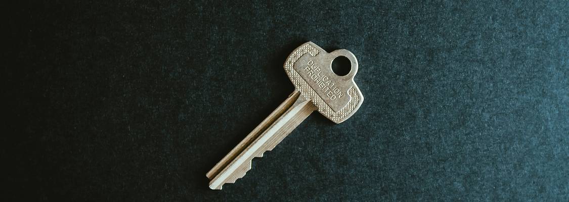 Renter handing apartment keys to a new subtenant in an Ohio apartment, illustrating subletting arrangements and legal considerations