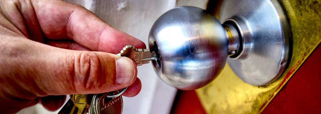 Landlord knocking at tenant's Ohio apartment door, representing privacy rights and entry notice requirements for renters